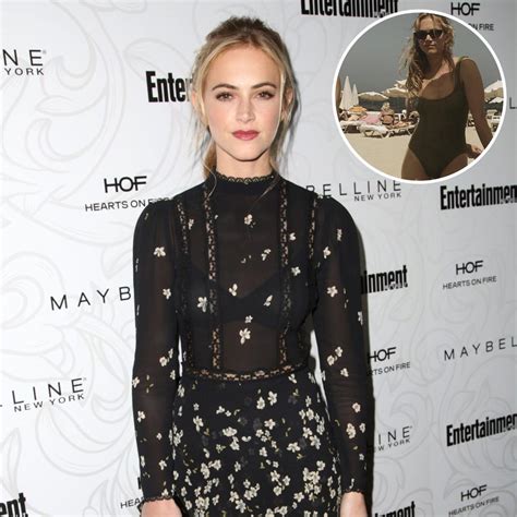 ‘NCIS’ Alum Emily Wickersham Has Amazing Beach。